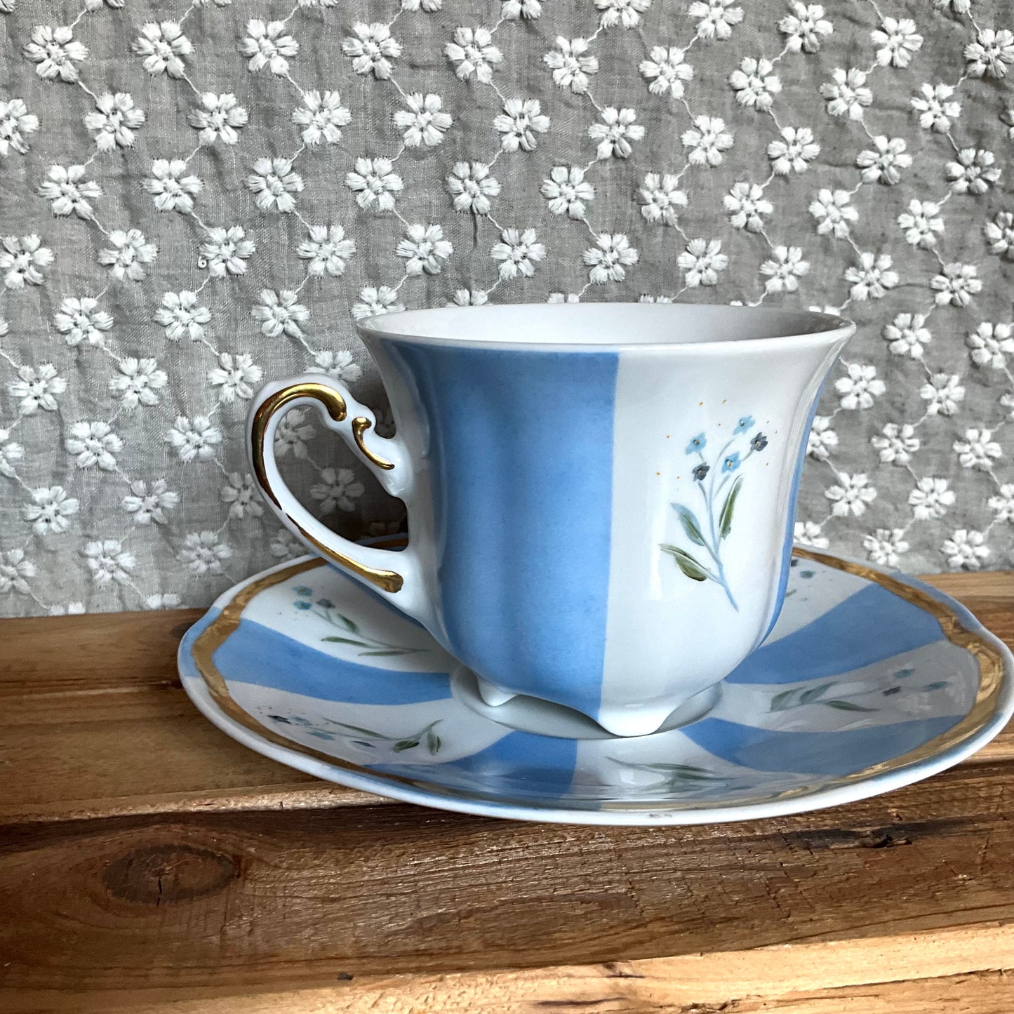 Fiori azzurri - Tazza di tè all'inglese